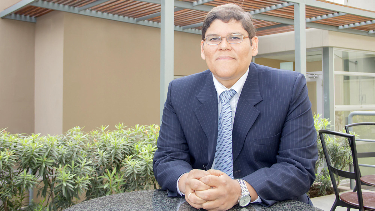 VÍCTOR VELEZMORO: “El arte del pasado no debe marcar las tendencias del presente”